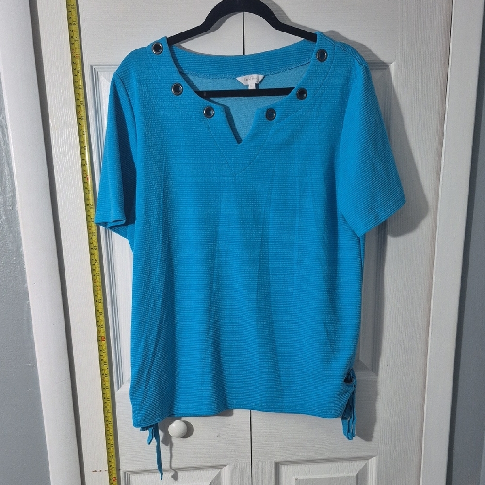 😺 2 for$12 Or 3 for$15 Coral Bay Turquoise Short Sleeve Top with Button Accents